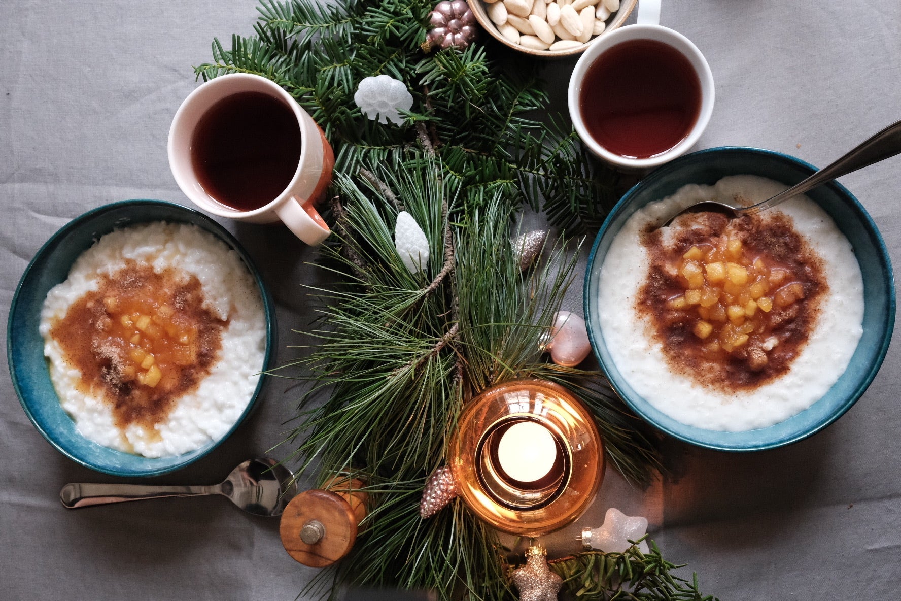 Omena–luumu-hilloke (riisipuuron kanssa)