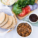 Ohje pitaleipä, ohje pulled pork, nyhtöpossu, helppo coleslaw, helppoa grilliruokaa