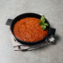 Bolognesekastike on perinteinen italialainen pastakastike, Se toimii myös lasagnen tai pitsankin raaka-aineena. Bolognesekastike on pakattu vakuumiin ja säilyy avaamattomana jopa kuukausia jääkaapissa. Kastikkeen voi kuumentaa kattilassa tai uunissa.