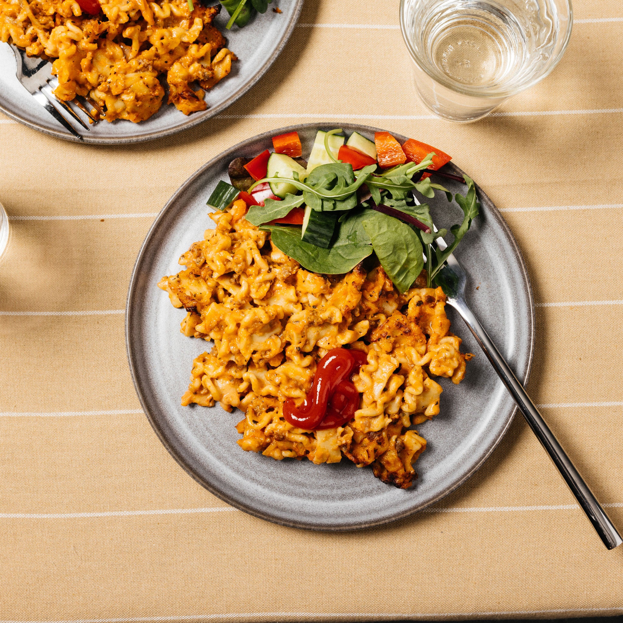 Jauhelihalasagnette on kuumentamista vaille valmista herkkua. Ruoassa käytetty pasta on valmistettu täysjyvädurumvehnästä ja liha on suomalaista naudan jauhelihaa.