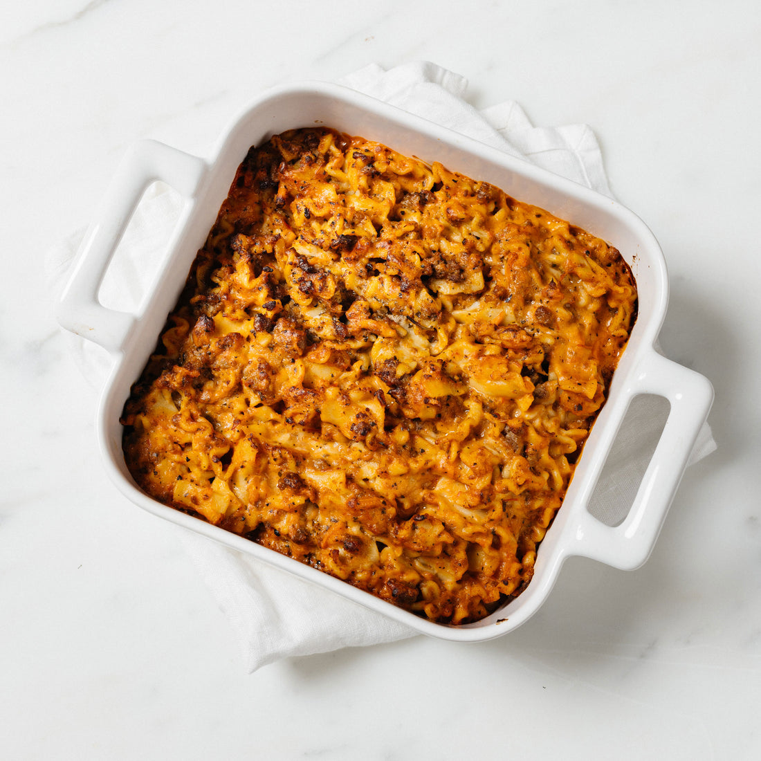 Jauhelihalasagnette on kuumentamista vaille valmista herkkua. Ruoassa käytetty pasta on valmistettu täysjyvädurumvehnästä ja liha on suomalaista naudan jauhelihaa.