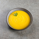 Juuressosekeitto on maukas ja nopeasti valmistuva keitto vaikkapa terveelliseksi lounaaksi tai juhliin alkukeitoksi. Tämä kevyt juuressosekeitto on kuumentamista vaille valmista.