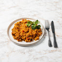 Kasvisbulgur tuo lisää eksoottisia makuja valikoimaamme. Kasvisbulgur on lempeästi itämaiseen tapaan maustettu, vehnäsuurimoista valmistettu herkku, jonka voit nauttia alkuruokana, pääruoan lisukkeena tai omana aterianaan. 