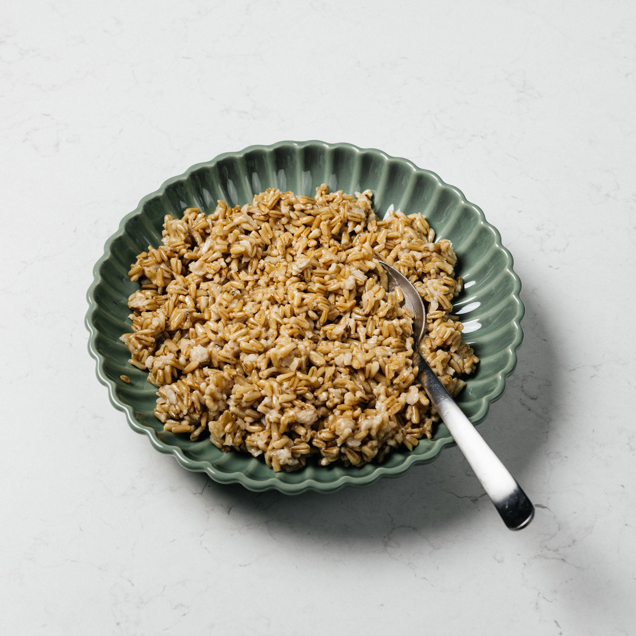 Kauranjyvä on maukas lisuke, joka tuo vaihtelua ruokahetkiin. Kokeile tätä maistuvaa ja proteiinipitoista lisuketta riisin sijaan.