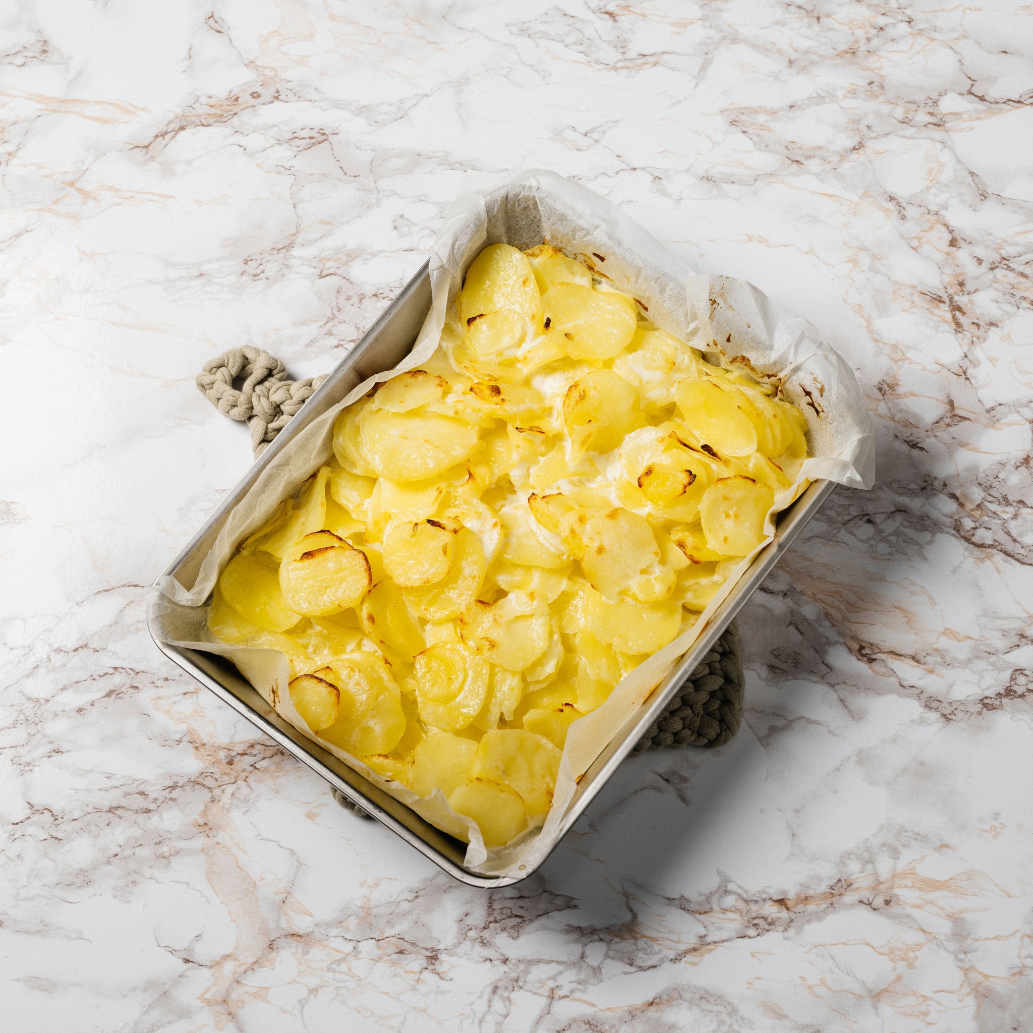 Kermaperunat on viipaloiduista perunoista valmistettu kermainen perunalisuke. Kermaperunat ovat maukkaita sellaisenaan, mutta niitä voi halutessaan tuunata oman maun mukaan. Mausteeksi sopii mm. valkosipuli, yrtit, aurajuusto tai juusto.