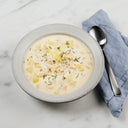 Lohikeitto on yksi suosituimmista ruoistamme. Eikä ihme, sillä se on maukas ja helppo valmistaa - lisäät vain vettä ja kermaa liemeksi.