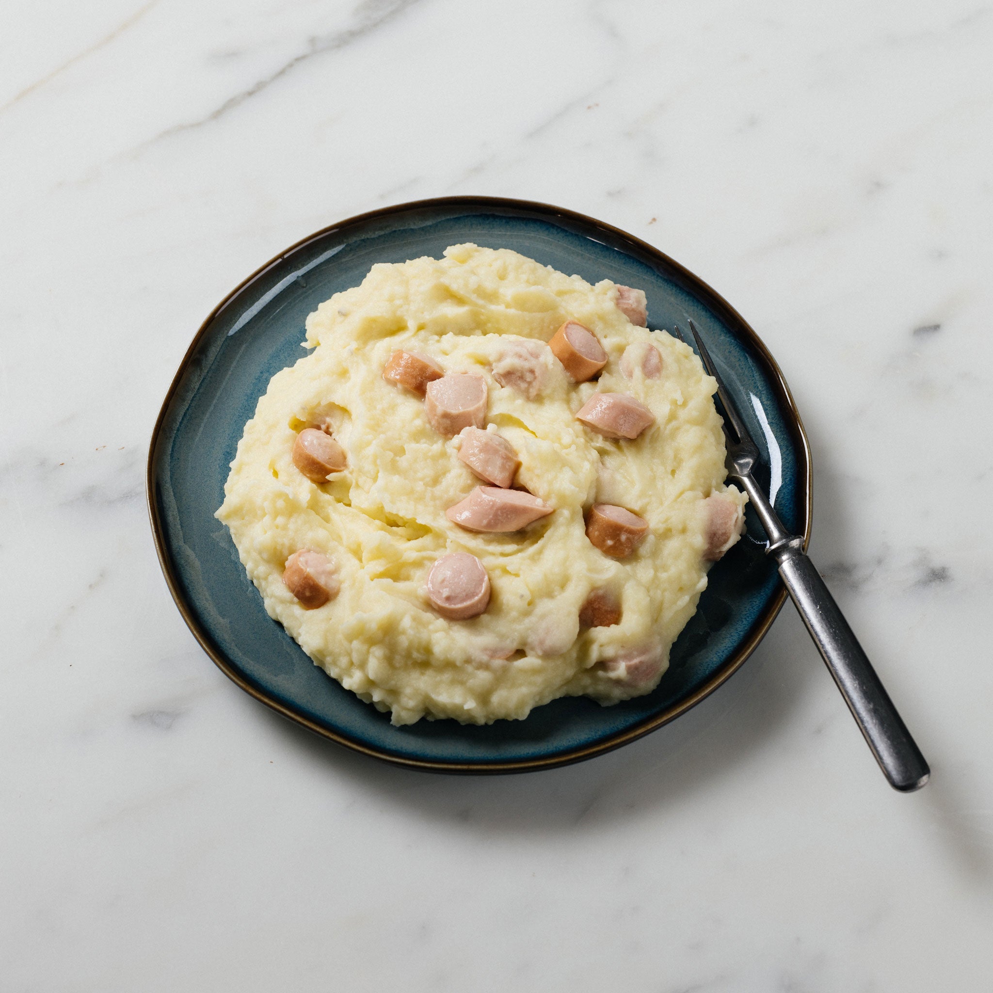 Nakki-perunasoselaatikko on suomalaisen ruokaperinteen suosittu arkiruoka, joka maistuu usein erityisesti perheen pienimmille.