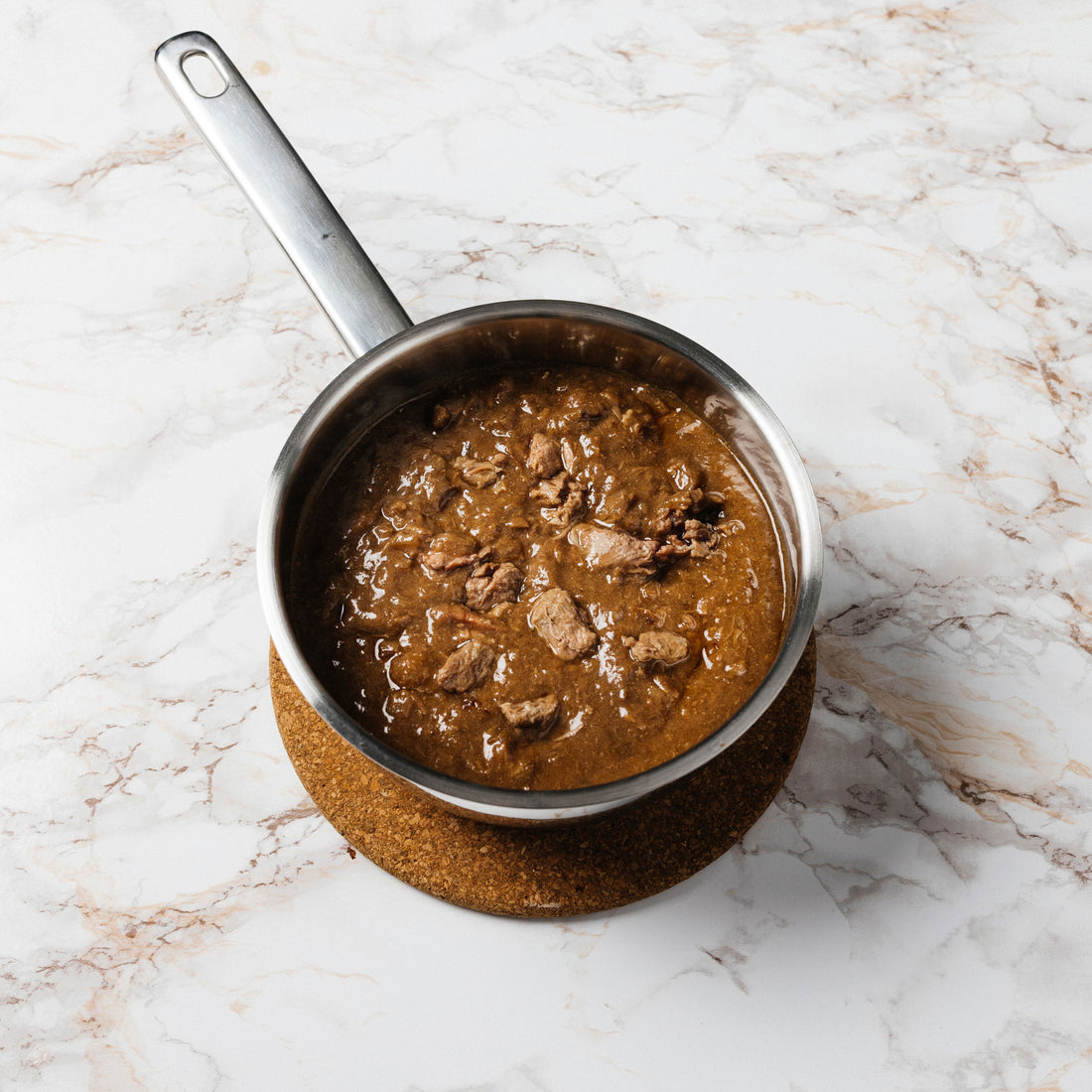 Palapaisti on perinteinen lihamuhennos, jossa on pitkään haudutettuja naudan paistipaloja ja täyteläistä paistinkastiketta. Perinteinen palapaisti sopii niin juhlaan kuin lounaspöytäänkin ja se tarjoillaan usein perunoiden ja kasvislisäkkeen kera.