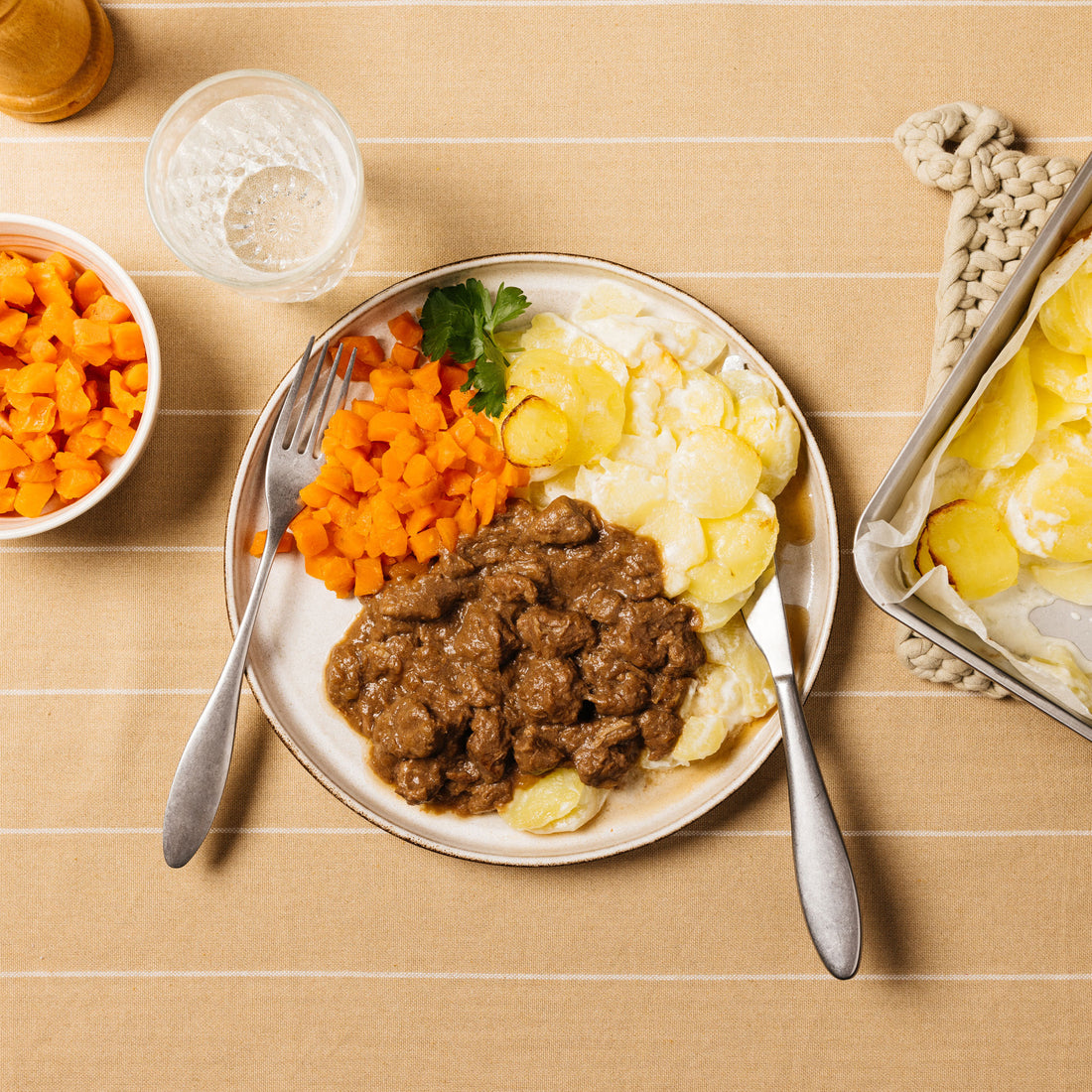 Palapaisti on perinteinen lihamuhennos, jossa on pitkään haudutettuja naudan paistipaloja ja täyteläistä paistinkastiketta. Perinteinen palapaisti sopii niin juhlaan kuin lounaspöytäänkin ja se tarjoillaan usein perunoiden ja kasvislisäkkeen kera.