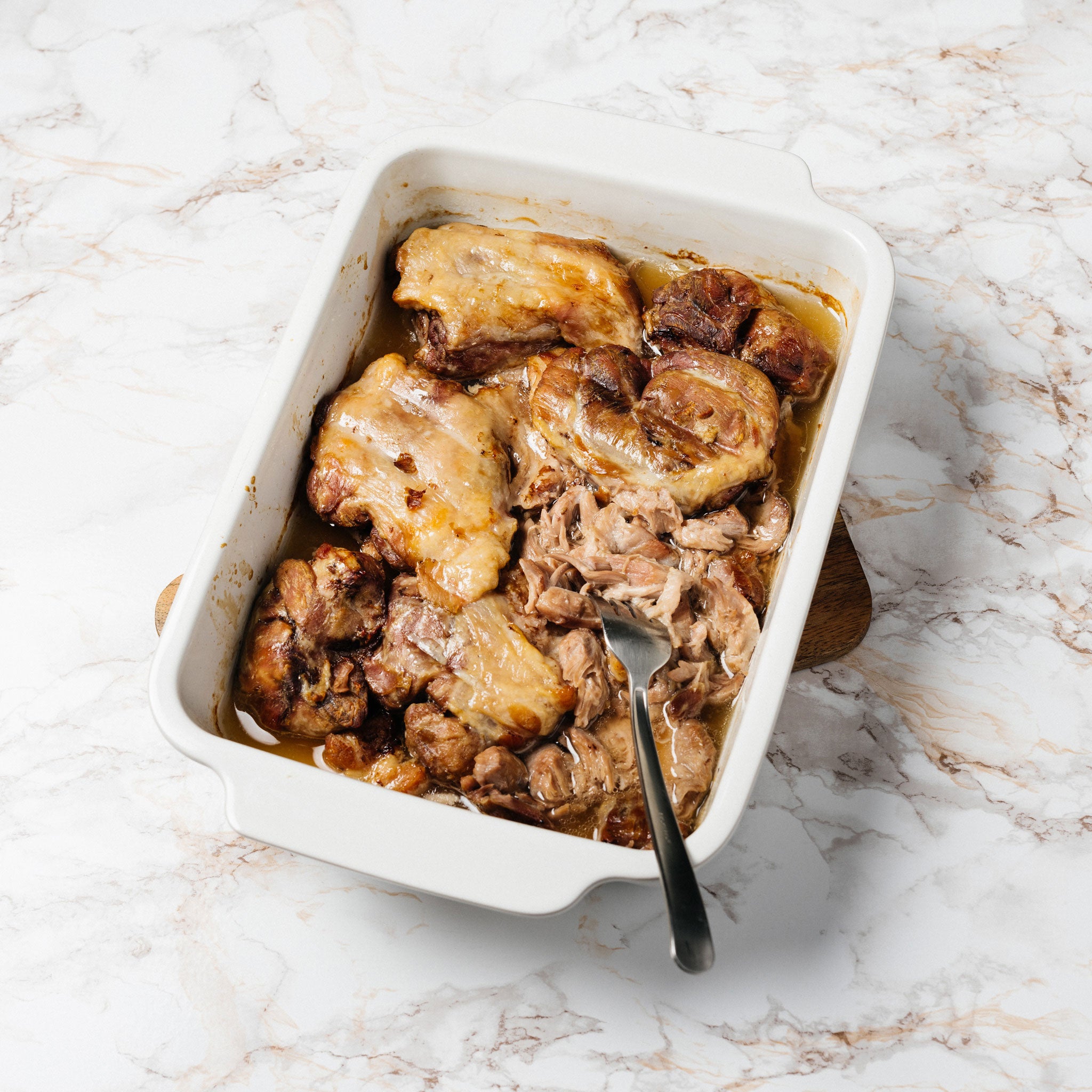 Ylikypsä porsaanpotka on herkullista, ylikypsää porsaanpotkaa luuttomina paloina. Porsaanpotka on erinomainen juhlaruoka maistuvien lisukkeiden kanssa tarjoiltuna.