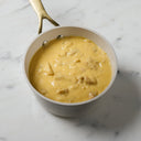 Oikia Appelsiini -broilerikastike on pirteä uutuus kastikevalikoimassamme. Kastike sopii tarjottavan riisin kanssa mutta suosittelemme myös kokeilemaan Oikia Kauranjyvän kera.