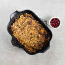 Kaalilaatikko on perinteinen laatikkoruoka, joka on työlään tekemisen kautta jäänyt monelta pois kotiruoka- ja ravintolatarjonnasta. Kaalilaatikko sopii mainiosti arki- ja sunnuntairuoaksi. Kaalilaatikon kanssa tarjoillaan usein puolukkahilloa.